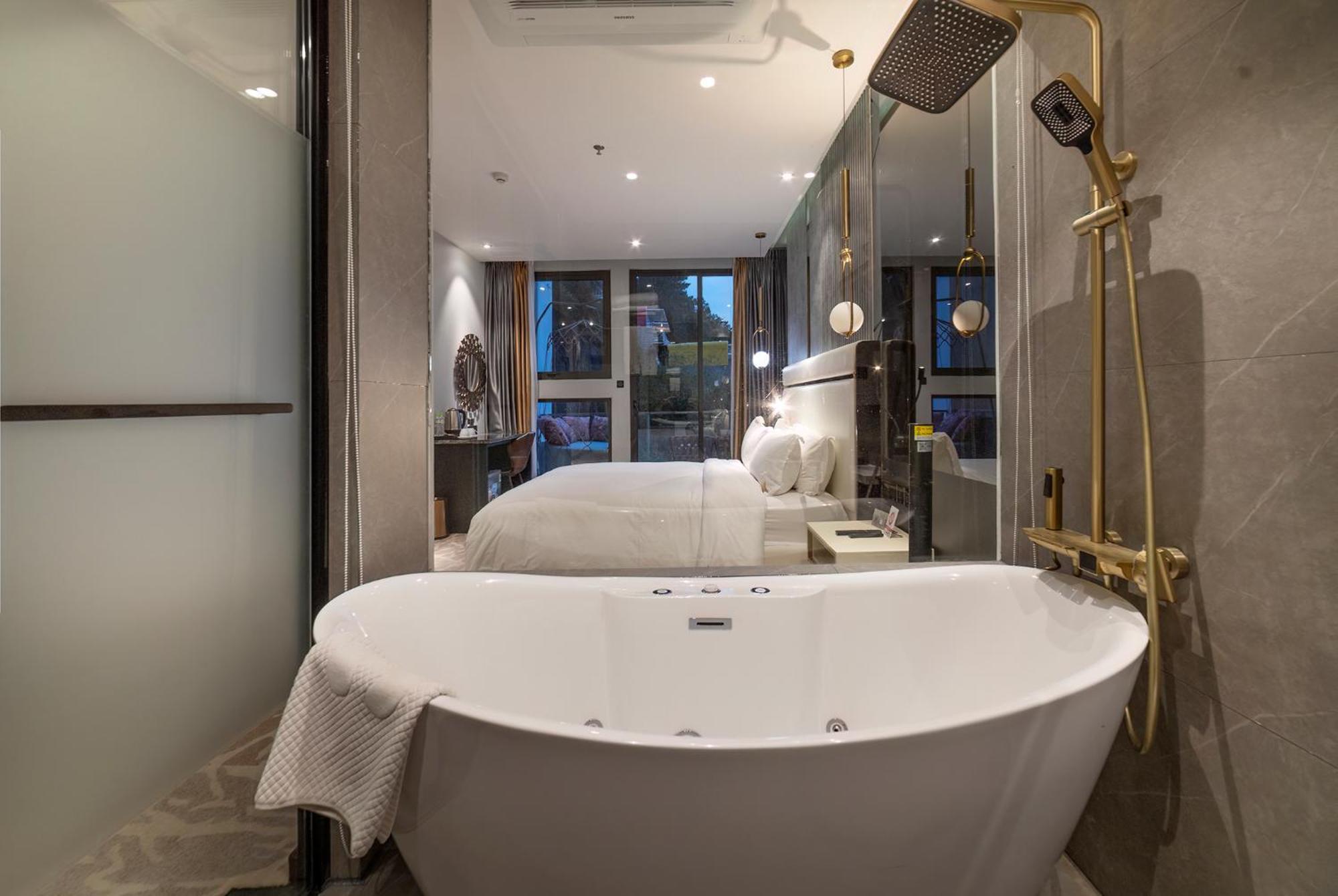 New Century Hotel - Dalat Bagian luar foto